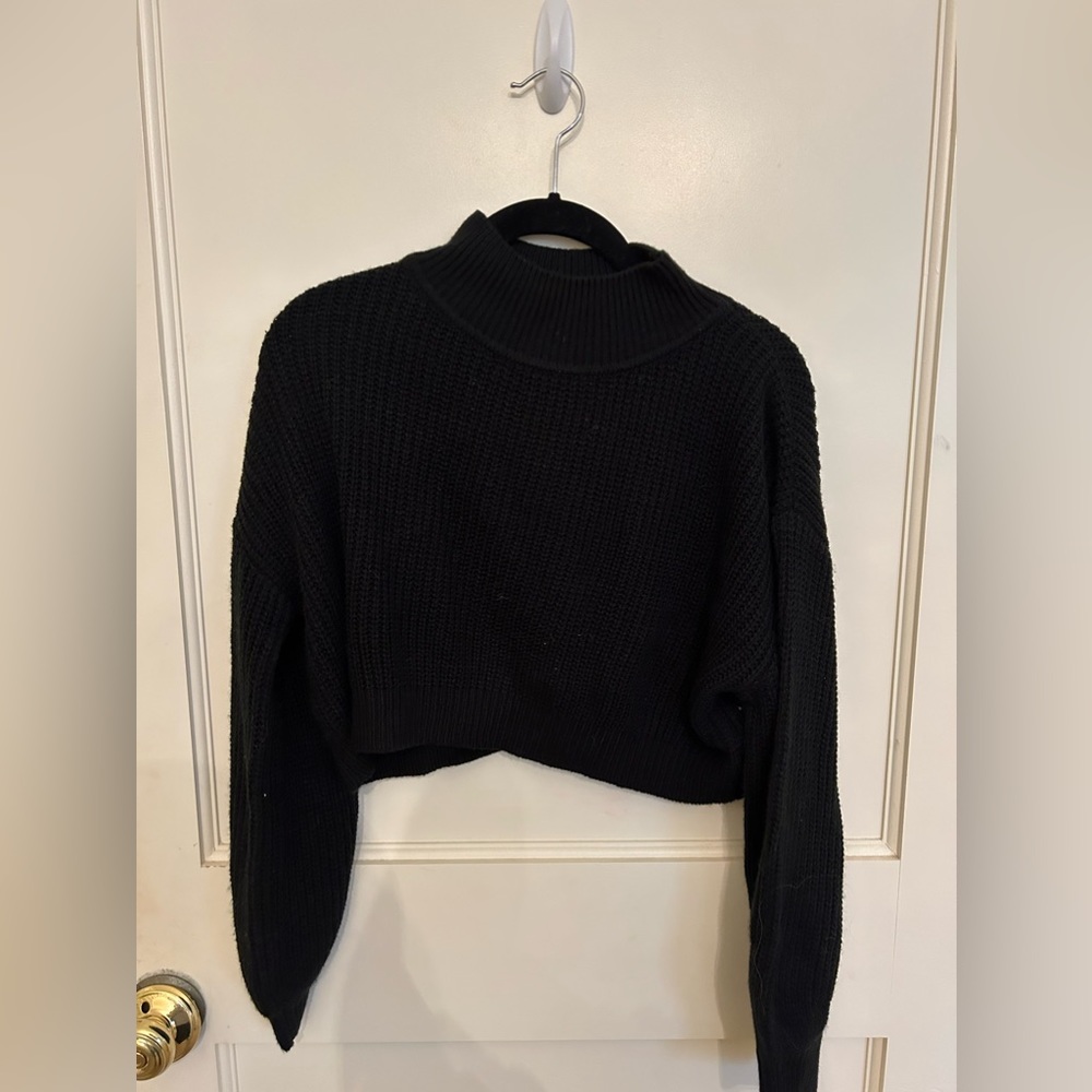 BLACK SWEATER